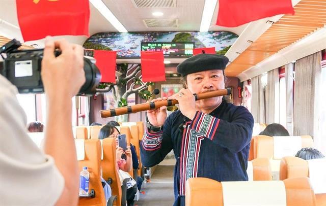 From Hà Nội to Thái Nguyên: tourist train to offer tea culture experience