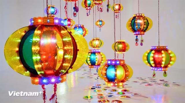 Japanese artist debuts first solo exhibition in Hà Nội