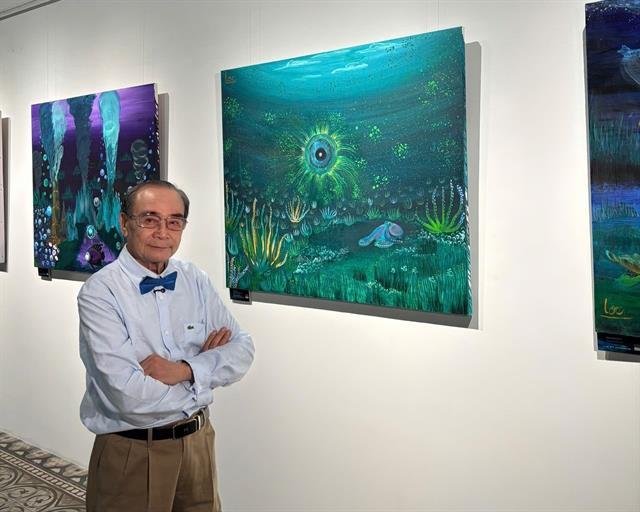 Self-taught artist shows his passion for ocean through paintings
