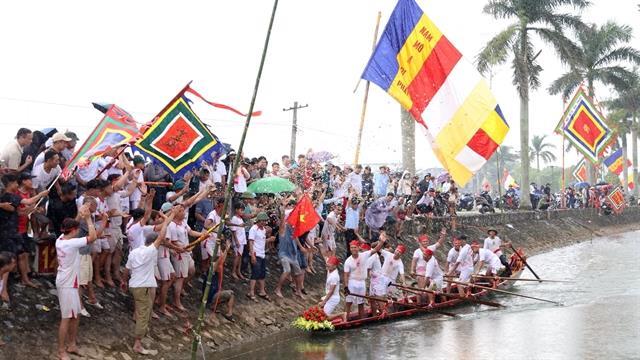 Hành Thiệns standing boat race