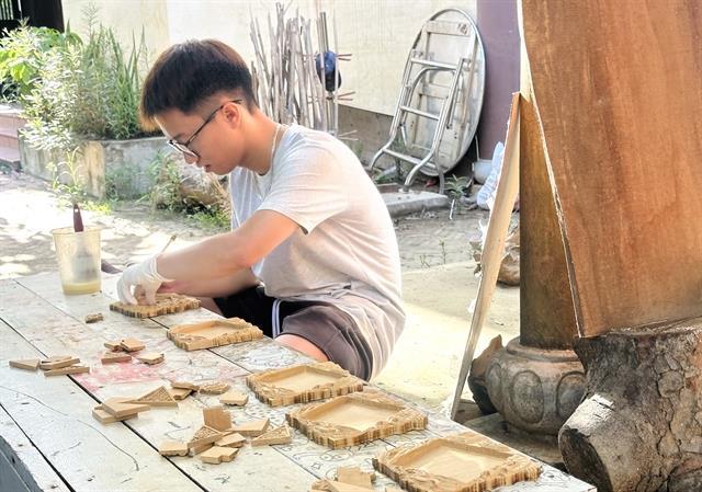 Young craftspeople give ancient central crafts a modern breath
