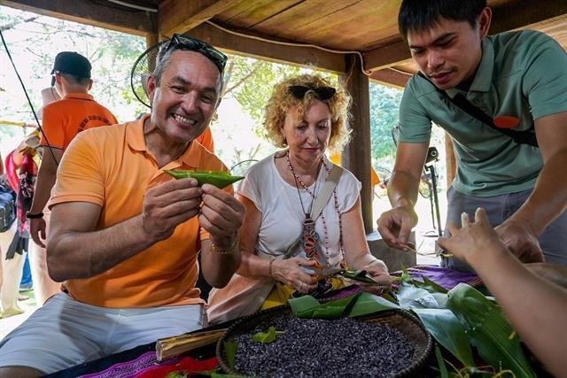 Travel firms drive tourist flows, boost tourism value