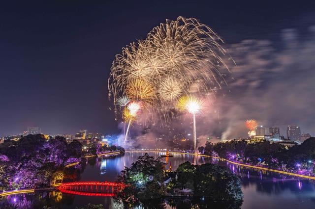 Fireworks to light up Hà Nộis sky for Capital Liberation Day