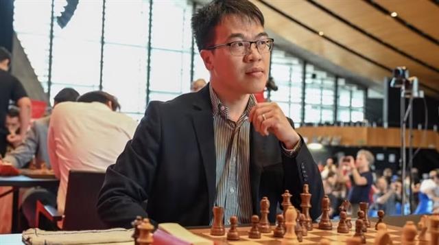 Liêm waves Việt Nam flag at Total Chess World Championship