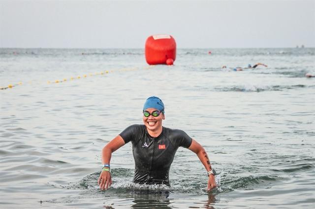 Viên dives again to popularise swimming passion
