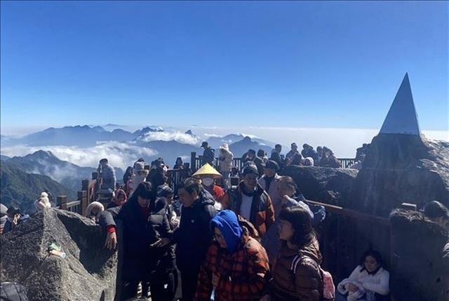 Lào Cai draws tourists on first days of Lunar New Year