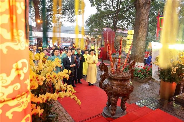 Spring incense offering ceremony held at Thang Long Imperial Citadel

