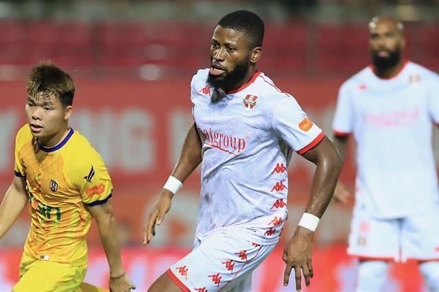 Friday boost lifts Ninh Bìnhs title hopes