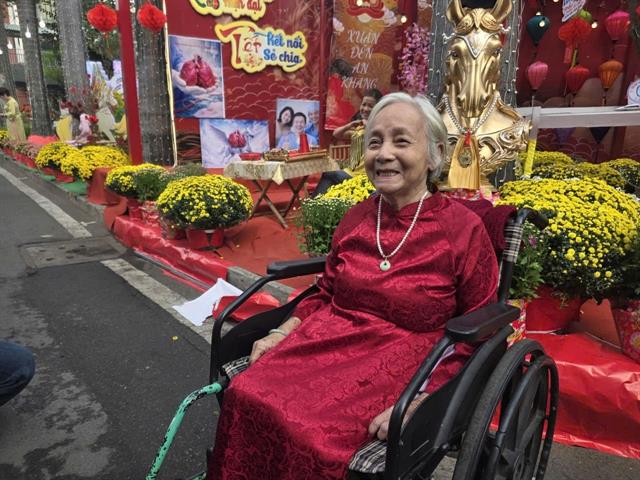 Chợ Rẫy Hospital opens Spring Flower Street