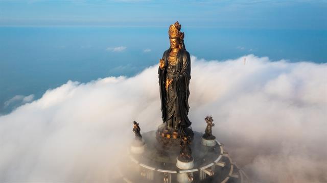 Authorities warn hikers after accidents on Bà Đen Mountain