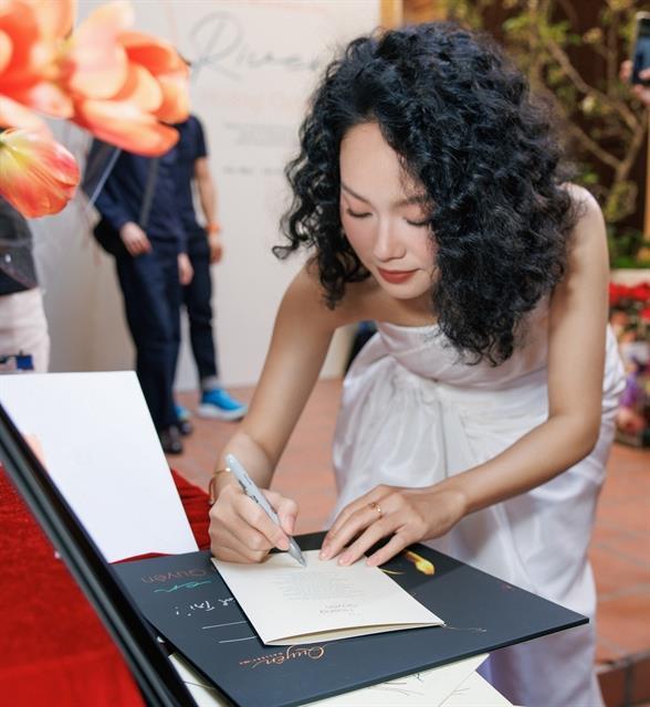 Hoàng Quyên lets the River of songs run deep