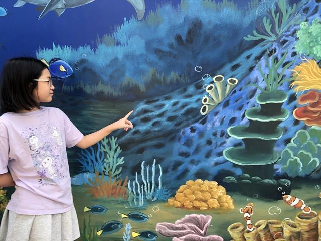 Art paintings boost awareness on marine environment, attract tourists on An Bình Island