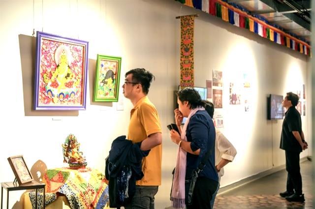 Visitors enjoy meditative experience at ‘Duyên Linh exhibition