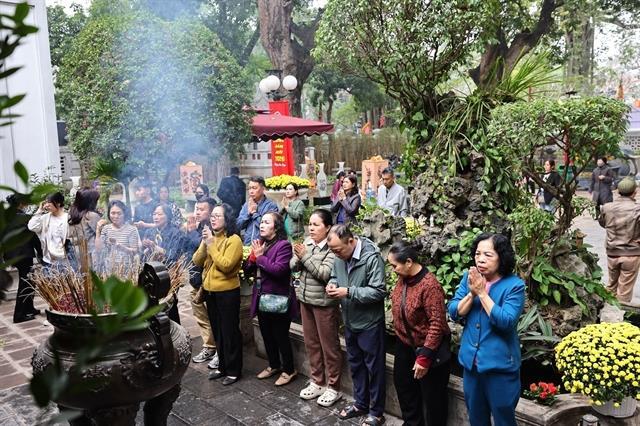 Temple etiquette keeps visitors in sacred harmony