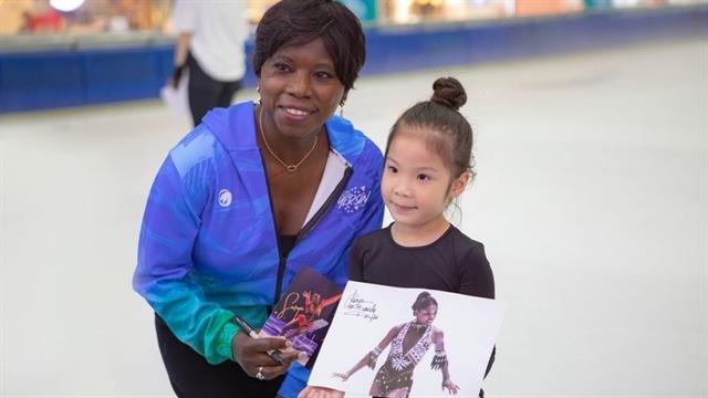 Surya Bonaly electrifies young Vietnamese figure skaters in Hà Nội
