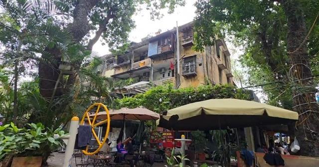 Layers of life in Hà Nộis old blocks