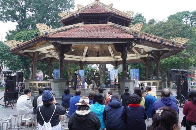 Hà Nội comes alive in free concert connecting people, supporting Earth Hour

