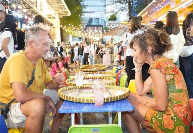 Night book festival livens up Hồ Chí Minh City