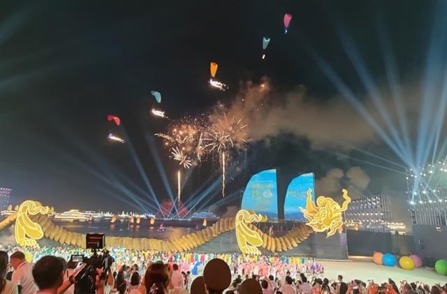 Experience Hạ Long by night with carnivals new route and interactive shows 