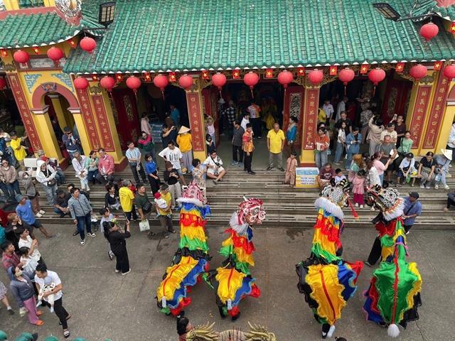 Pilgrims flock to Bà Thiên Hậu Pagoda Festival in HCM City