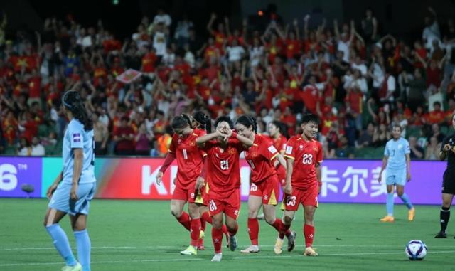 Vạn Sự double seals gritty win over India