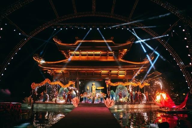 Ninh Bìnhs show opens new path for night tourism