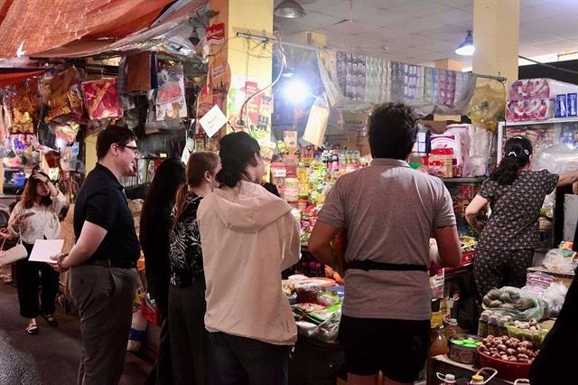 Project brings expats closer to Hà Nộis market culture