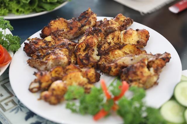 Quán Cá Hạc Trì restaurant