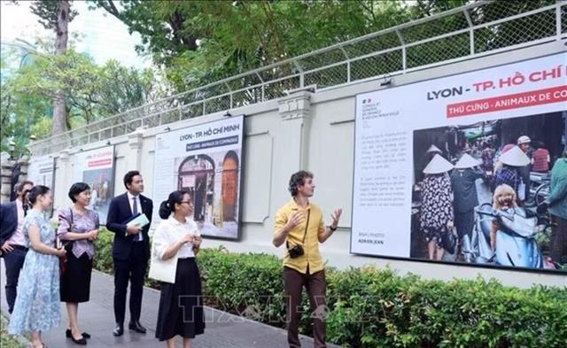 Việt Nam - France friendship captured through photographs