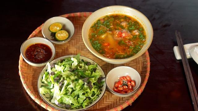 Bánh đúc riêu cua brings bold flavours to the table