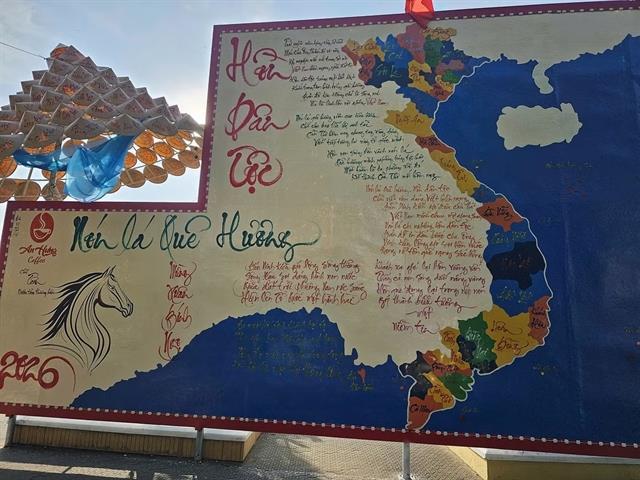 Map mural and giant conical hat set national records