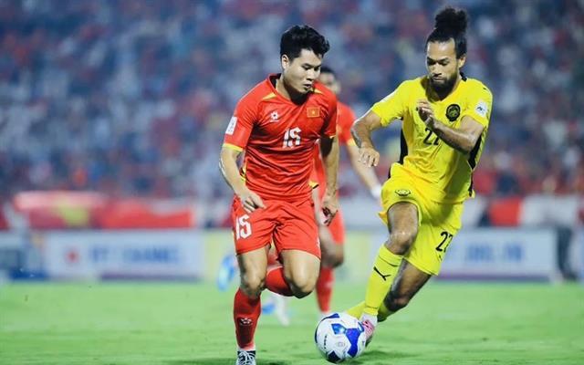 Speedster Anh lights up Việt Nams flanks
