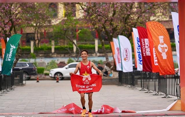 Pháp defends Hà Giang marathon title in style

