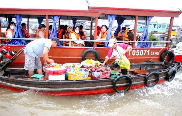 Cần Thơ seeks to lure tourists to Cái Răng Floating Market