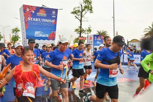Lệ, Khôi claim titles at green living-themed marathon