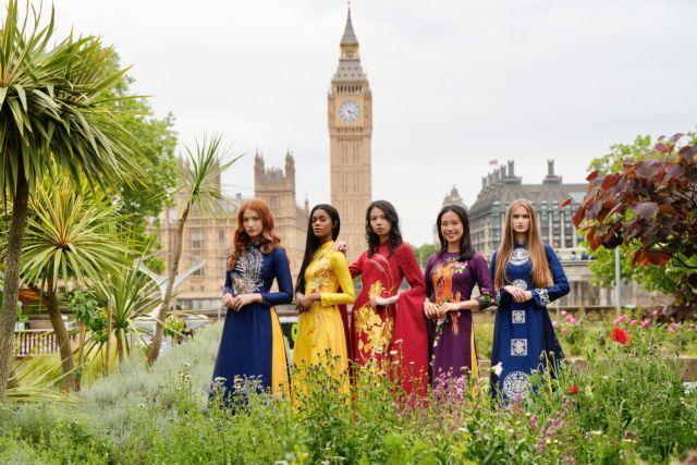 Vietnamese áo dài presented in London