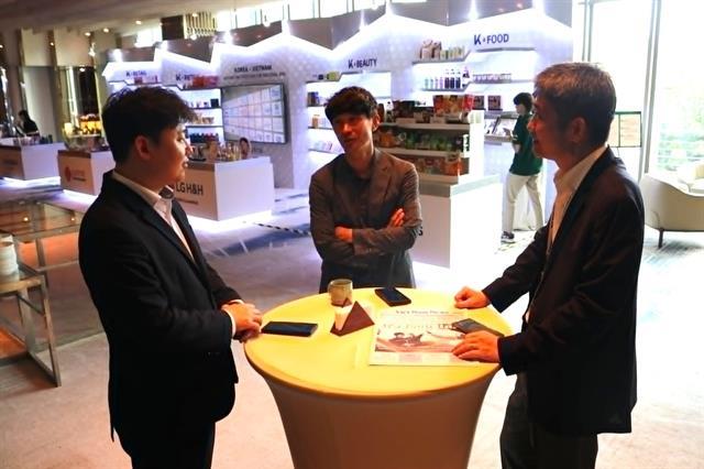 Forum strengthens ties