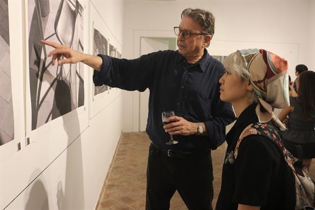 American fine art photographer showcases his surreal works in HCM City