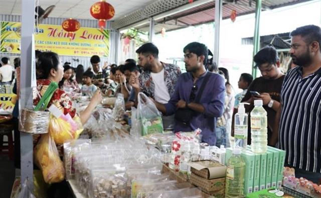 Đồng Tháp links OCOP products with tourism growth