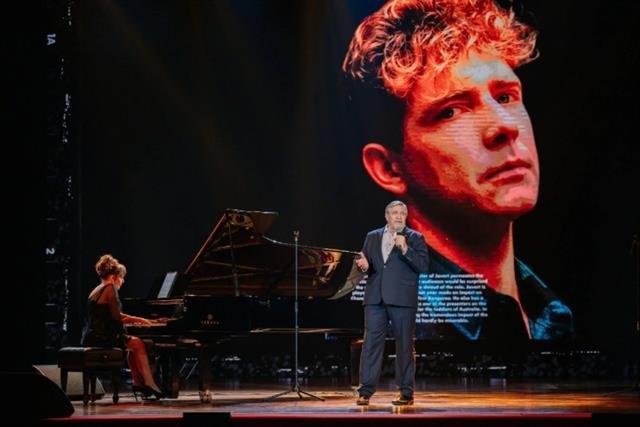 Philip Quast returns to nurture Việt Nams musical theatre youth
