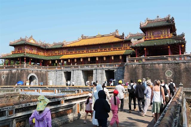 Việt Nam tops 2 million foreign arrivals in April