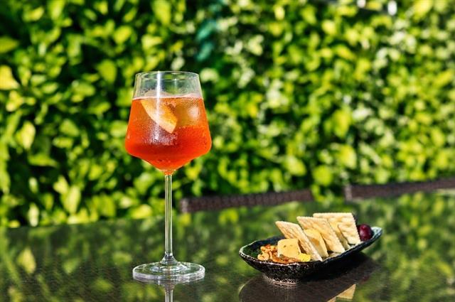 Apple cider spritz – a crisp and effervescent seasonal twist