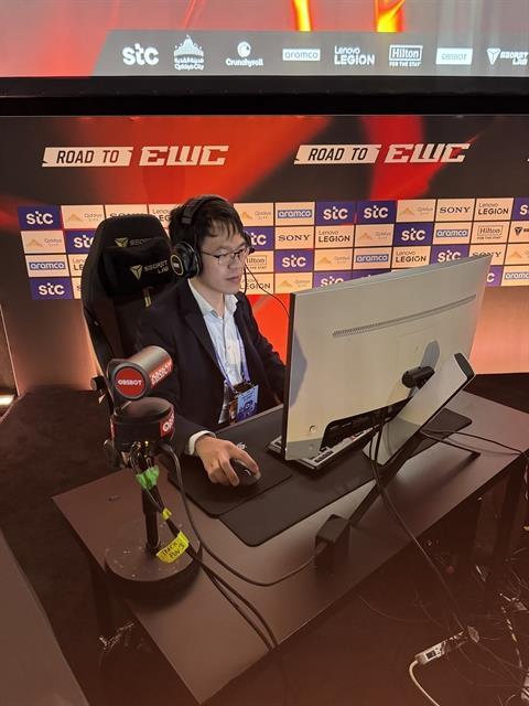 Chess star Lê Quang Liêm joins Team Flash for Esports World Cup 2026
