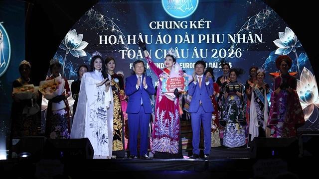 Áo dài shines at colourful celebration of Vietnamese culture in Europe