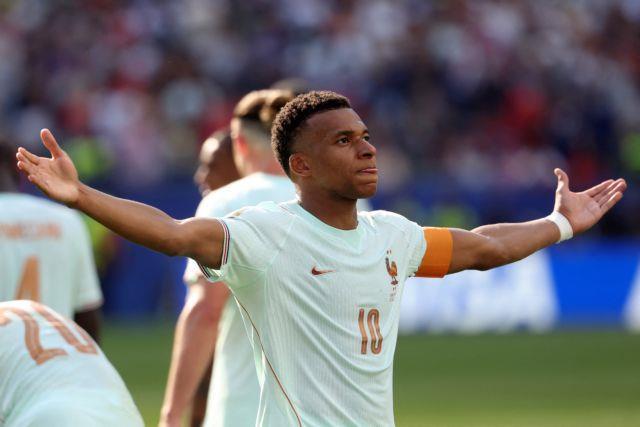 France through to third consecutive semi-finals with convincing win