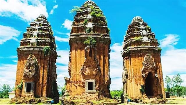 Restoration breathes new life into Southeast Asias tallest Cham tower

