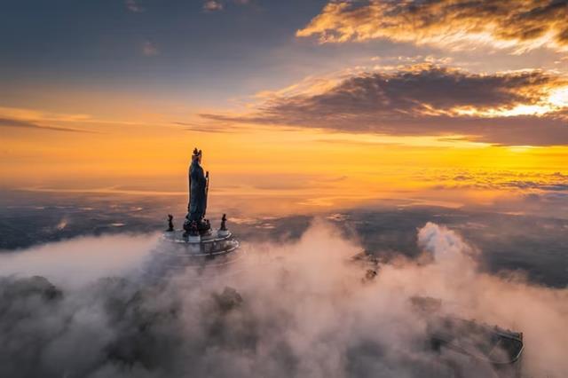 A two-hour escape from HCM City to touch the sea of clouds atop Bà Đen

