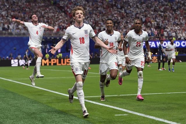 Argentina end England World Cup hopes with stunning 2-1 win in semi-finals