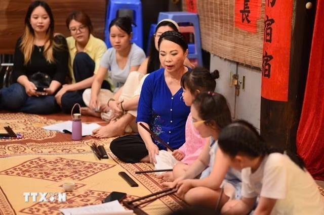 Free ca trù classes held to preserve traditional singing art