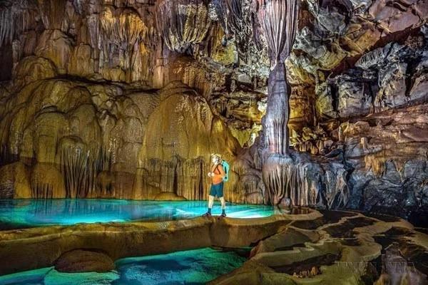 British experts continue uncovering mysteries of Việt Nams Kingdom of Caves